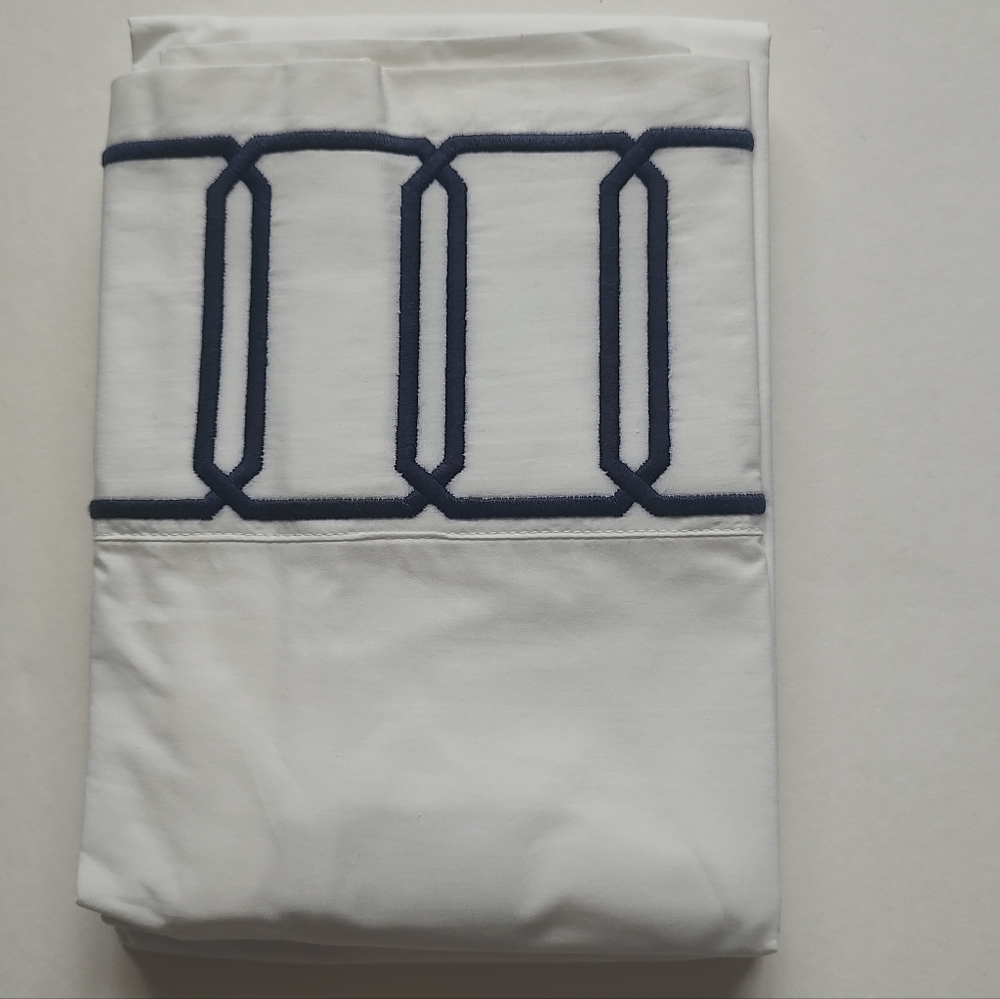 Williams Sonoma Grand Cancello 2 King Pillow Case s White Navy Blue Embroidered - Picture 8 of 12